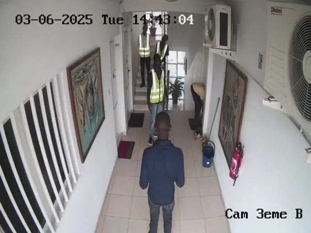 Vidéosurveillance d’immeuble. Image en direct d’une caméra installée par nos équipes.